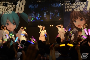 【ワンダーフェスティバル2013［夏］】川柳でフィギュアをアピール！ライブも大盛り上がりの「デレラジ」スペシャルステージの模様をお届け！の画像27