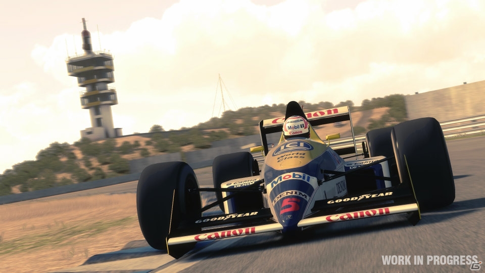 PS3/Xbox 360「F1 2013」シルバーストン・サーキットのコースを解説したゲーム映像が公開！有料DLC展開など新情報も紹介の画像2