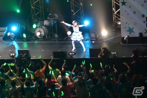 劇場版「アイドルマスター」は2014年初春公開！長谷川さん、浅倉さんによる「inferno」も披露された「アイドルマスター」8周年ツアー横浜公演をレポートの画像37