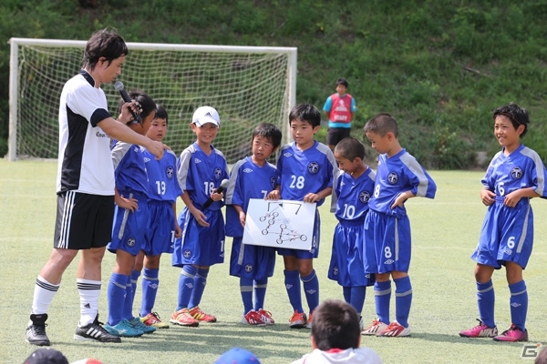 尾瀬花咲内グラウンドにて開催された「『Champion Football』presents 宮本恒靖サッカー教室」の模様が公開にの画像3