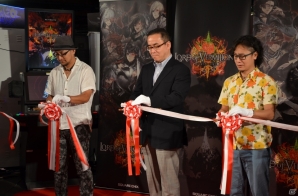 スタートと同時に多くのファンが殺到！開発スタッフも駆けつけた「ロード オブ ヴァーミリオンIII」オープニングセレモニーの模様をお届け―限定グッズのプレゼントもの画像5