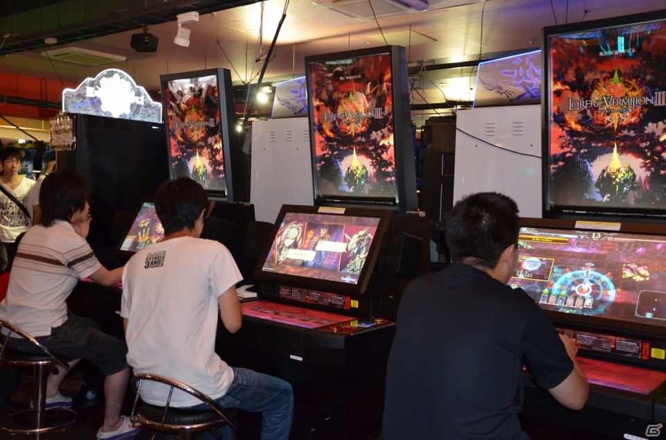 スタートと同時に多くのファンが殺到！開発スタッフも駆けつけた「ロード オブ ヴァーミリオンIII」オープニングセレモニーの模様をお届け―限定グッズのプレゼントもの画像8