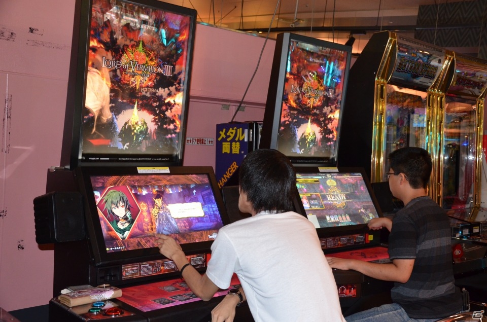 スタートと同時に多くのファンが殺到！開発スタッフも駆けつけた「ロード オブ ヴァーミリオンIII」オープニングセレモニーの模様をお届け―限定グッズのプレゼントもの画像9