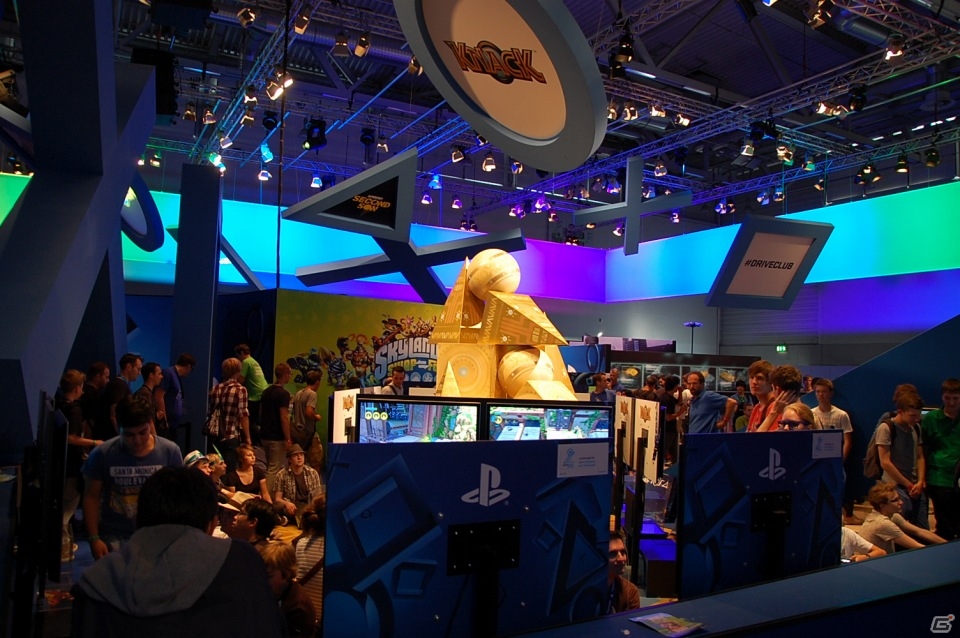 【gamescom 2013】「Gran Turismo 6」「BEYOND: Two Souls」「Knack」など話題作が出展！リラックスした雰囲気でプレイできるコーナーも！「Sony Computer Entertainment」ブースをレポートの画像15