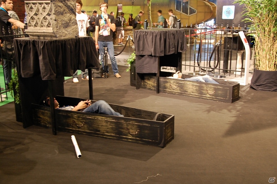 【gamescom 2013】棺桶で寝ながらプレイする「Castlevania -Lords of Shadow- 2」やシリーズ最新作「PES 2014」が出展された「KONAMI」ブースをレポートの画像4