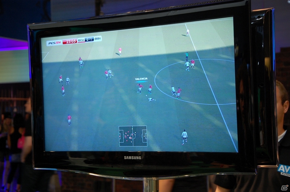 【gamescom 2013】棺桶で寝ながらプレイする「Castlevania -Lords of Shadow- 2」やシリーズ最新作「PES 2014」が出展された「KONAMI」ブースをレポートの画像6