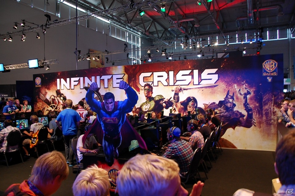 【gamescom 2013】「LEAGUE of LEGENDS」「WARGAMING.NET」などオンラインゲームブースが集まる「ホール8」の様子をレポートの画像11