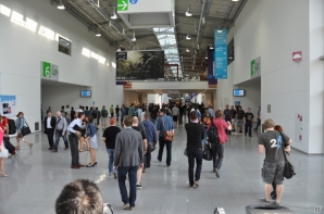 【gamescom 2013】ケルン周辺や会場内プレスルーム、微妙なコスプレイヤーやカオス感がたまらない「ホール10」を紹介！の画像13