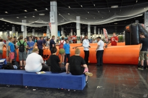 【gamescom 2013】ケルン周辺や会場内プレスルーム、微妙なコスプレイヤーやカオス感がたまらない「ホール10」を紹介！の画像56
