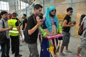 【gamescom 2013】ケルン周辺や会場内プレスルーム、微妙なコスプレイヤーやカオス感がたまらない「ホール10」を紹介！の画像65