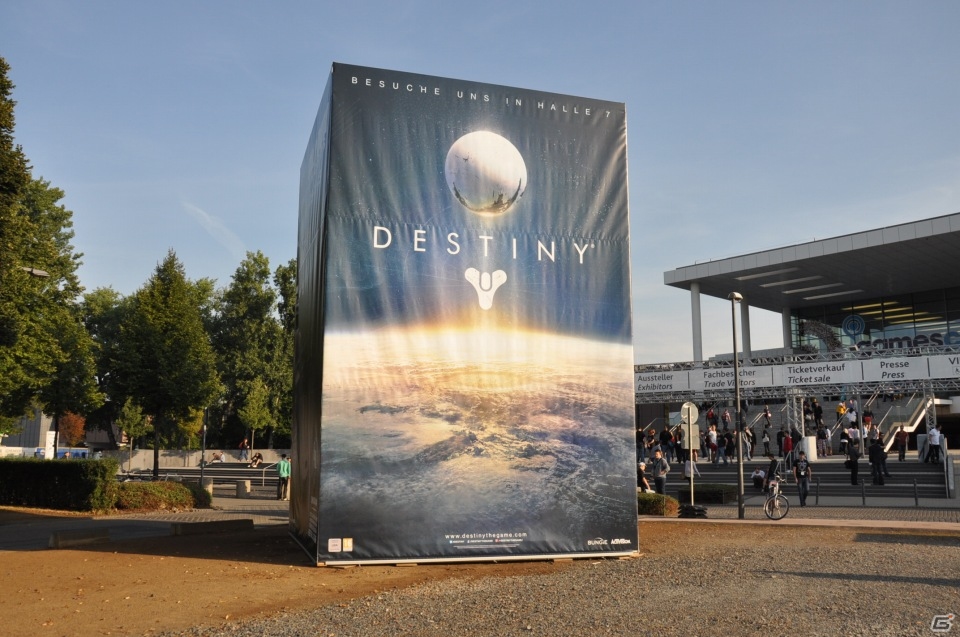 【gamescom 2013】ケルン周辺や会場内プレスルーム、微妙なコスプレイヤーやカオス感がたまらない「ホール10」を紹介！の画像3
