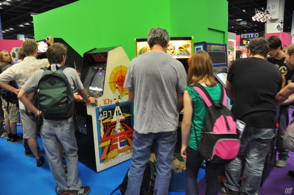 【gamescom 2013】ケルン周辺や会場内プレスルーム、微妙なコスプレイヤーやカオス感がたまらない「ホール10」を紹介！の画像38