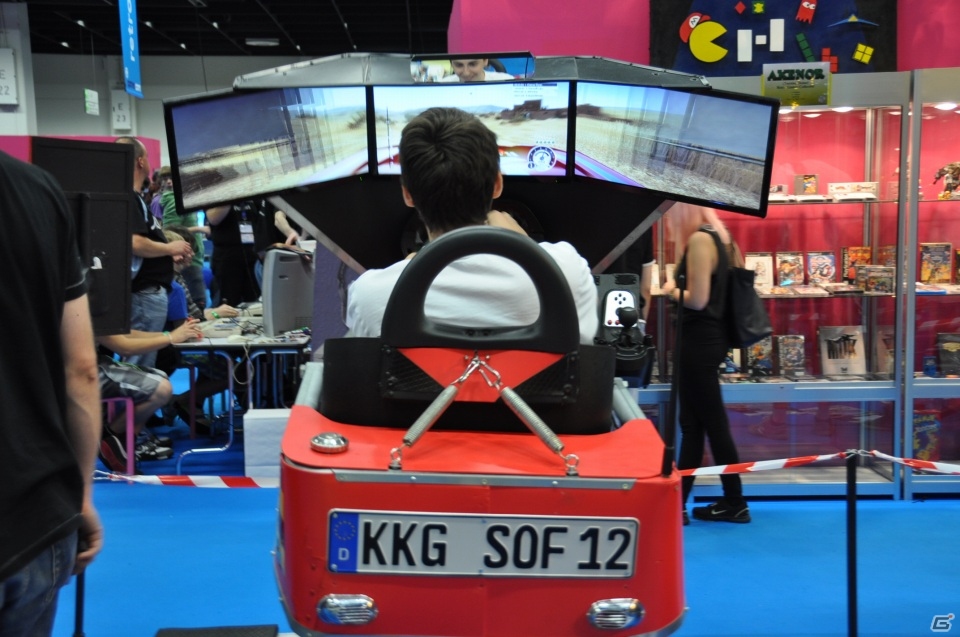 【gamescom 2013】ケルン周辺や会場内プレスルーム、微妙なコスプレイヤーやカオス感がたまらない「ホール10」を紹介！の画像45