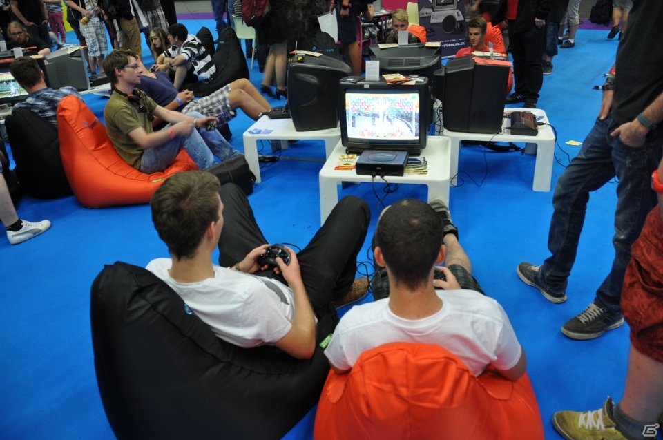 【gamescom 2013】ケルン周辺や会場内プレスルーム、微妙なコスプレイヤーやカオス感がたまらない「ホール10」を紹介！の画像46
