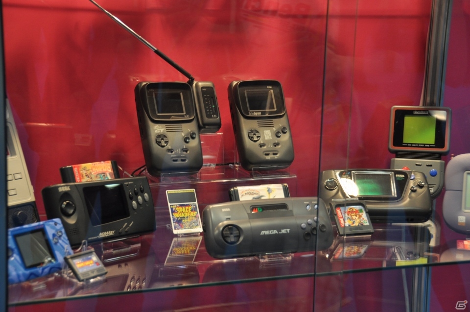 【gamescom 2013】ケルン周辺や会場内プレスルーム、微妙なコスプレイヤーやカオス感がたまらない「ホール10」を紹介！の画像52