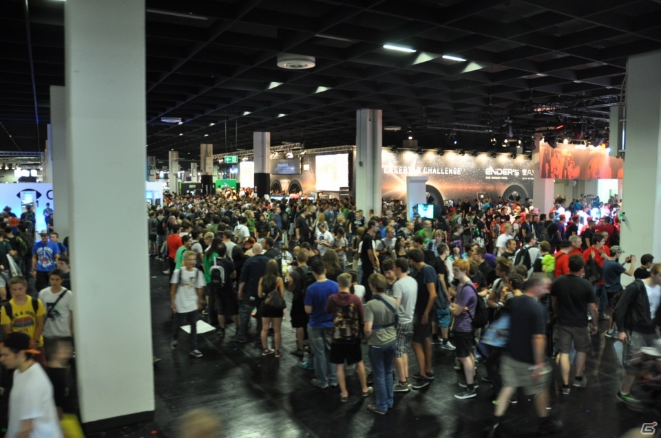 【gamescom 2013】ケルン周辺や会場内プレスルーム、微妙なコスプレイヤーやカオス感がたまらない「ホール10」を紹介！の画像55