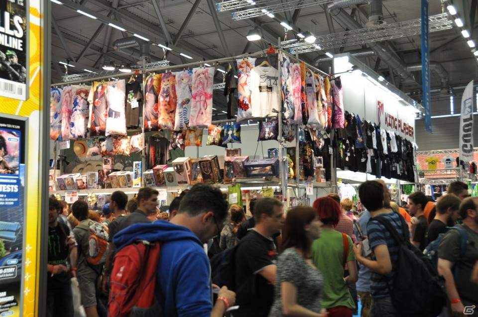 【gamescom 2013】ケルン周辺や会場内プレスルーム、微妙なコスプレイヤーやカオス感がたまらない「ホール10」を紹介！の画像61
