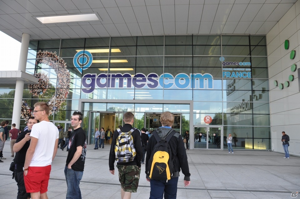 【gamescom 2013】ケルン周辺や会場内プレスルーム、微妙なコスプレイヤーやカオス感がたまらない「ホール10」を紹介！の画像8