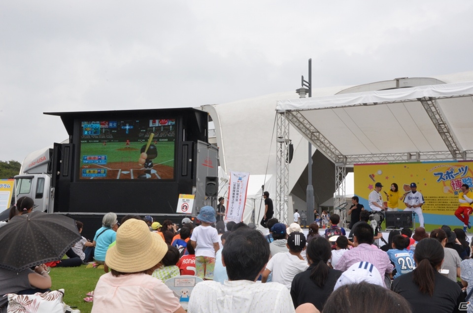 プロ野球OBの吉井理人さんと佐伯貴弘さんが「実況パワフルプロ野球2013」で対戦！「スポーツ博覧会・東京2013」に出展したKONAMIブースの模様をお届けの画像13