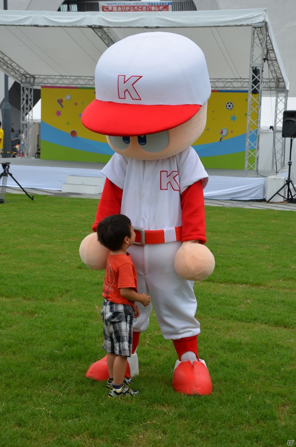 プロ野球OBの吉井理人さんと佐伯貴弘さんが「実況パワフルプロ野球2013」で対戦！「スポーツ博覧会・東京2013」に出展したKONAMIブースの模様をお届けの画像6