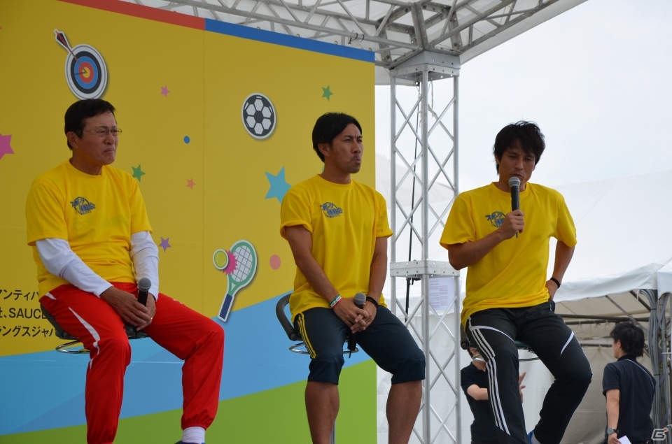 プロ野球OBの吉井理人さんと佐伯貴弘さんが「実況パワフルプロ野球2013」で対戦！「スポーツ博覧会・東京2013」に出展したKONAMIブースの模様をお届けの画像9