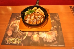 レッドドラゴンのステーキやキャラクターの個性をイメージしたカクテルでキャンプの食事シーンを再現！「ドラゴンズクラウン」レストランコラボ内覧会レポートの画像11