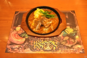 レッドドラゴンのステーキやキャラクターの個性をイメージしたカクテルでキャンプの食事シーンを再現！「ドラゴンズクラウン」レストランコラボ内覧会レポートの画像9