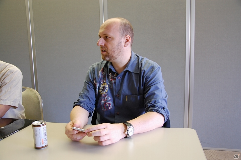 【TGS 2013】スマートフォンを使えば指一本で操作可能？PS3「BEYOND:Two Souls」ディレクター David Cage氏にインタビューの画像3