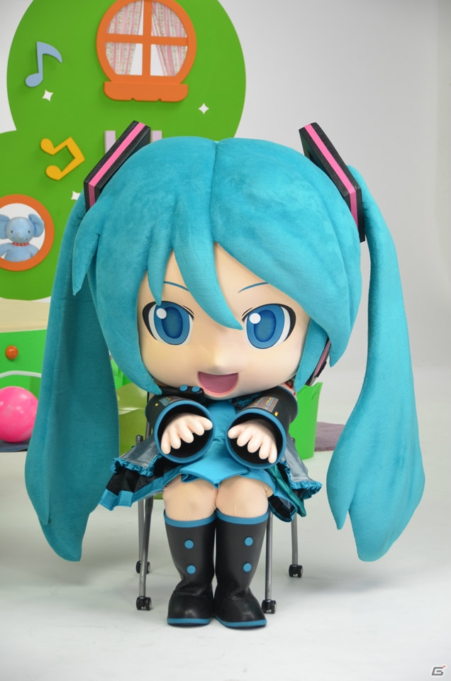 川上ジュリアさんがお姉さんとなって「初音ミク Project mirai 2」を紹介！プロモーション動画「ミクダヨーといっしょダヨー」の収録風景をお届けの画像2