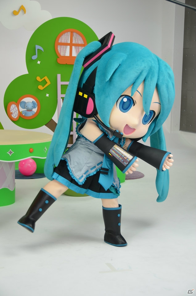 川上ジュリアさんがお姉さんとなって「初音ミク Project mirai 2」を紹介！プロモーション動画「ミクダヨーといっしょダヨー」の収録風景をお届けの画像3