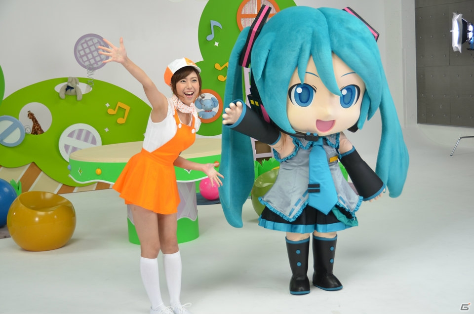 川上ジュリアさんがお姉さんとなって「初音ミク Project mirai 2」を紹介！プロモーション動画「ミクダヨーといっしょダヨー」の収録風景をお届けの画像4