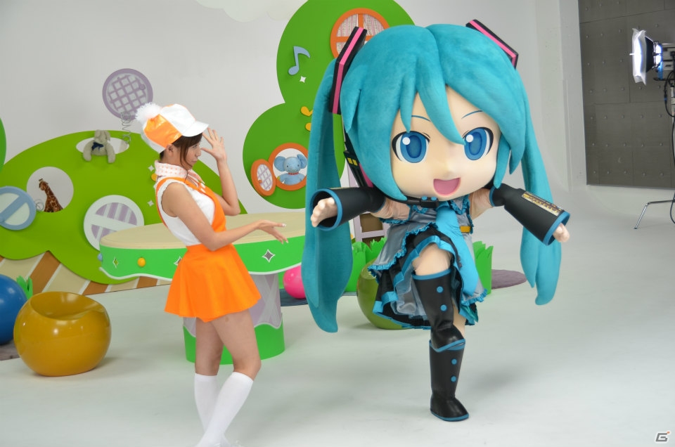 川上ジュリアさんがお姉さんとなって「初音ミク Project mirai 2」を紹介！プロモーション動画「ミクダヨーといっしょダヨー」の収録風景をお届けの画像5