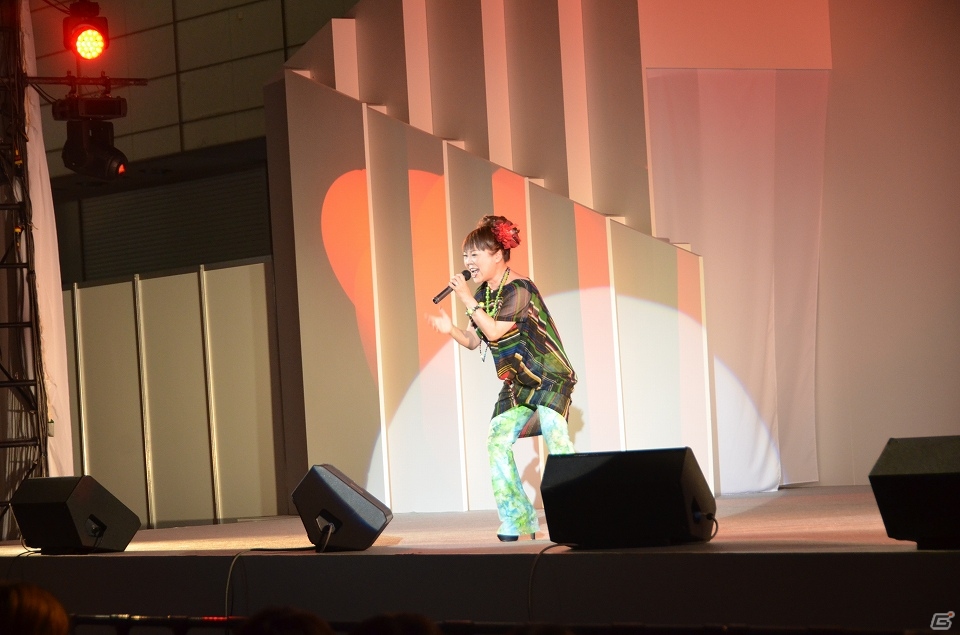 【TGS 2013】AC版最新作も鋭意開発中！歴代主題歌アーティストによるライブが楽しめた「機動戦士ガンダム エクストリームバーサス フルブースト」ステージの画像15