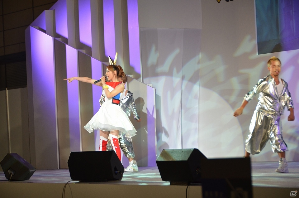 【TGS 2013】AC版最新作も鋭意開発中！歴代主題歌アーティストによるライブが楽しめた「機動戦士ガンダム エクストリームバーサス フルブースト」ステージの画像4