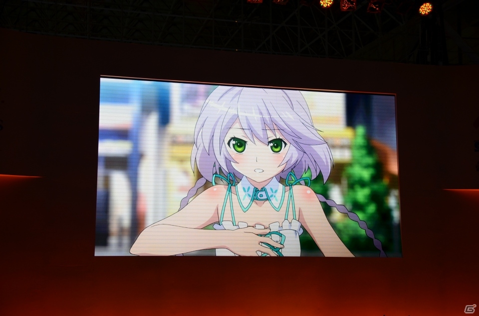【TGS 2013】メイド姿の広報見習いがアキバを紹介―主題歌を歌う春奈るなさんも駆けつけたPS3/PS Vita「アキバズトリップ2」ステージイベントレポートの画像3