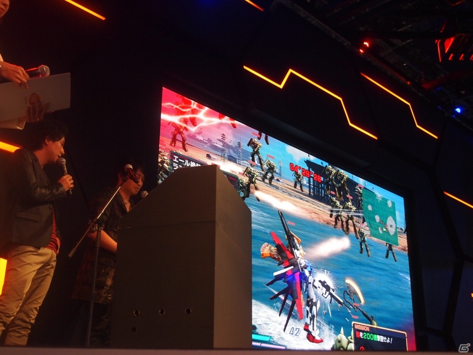 【TGS 2013】鈴村健一さんと中村悠一さんがプレイ！PS3/PS Vita「真・ガンダム無双」＆PS Vita「ガンダムブレイカー」スペシャルステージレポートの画像3