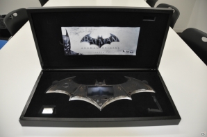 編集部にバットラングが届いた!もしやバットマンからのメッセージなのか?箱には「バットマン:アーカム・ビギンズ」のロゴが!の画像7