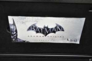 編集部にバットラングが届いた!もしやバットマンからのメッセージなのか?箱には「バットマン:アーカム・ビギンズ」のロゴが!の画像8