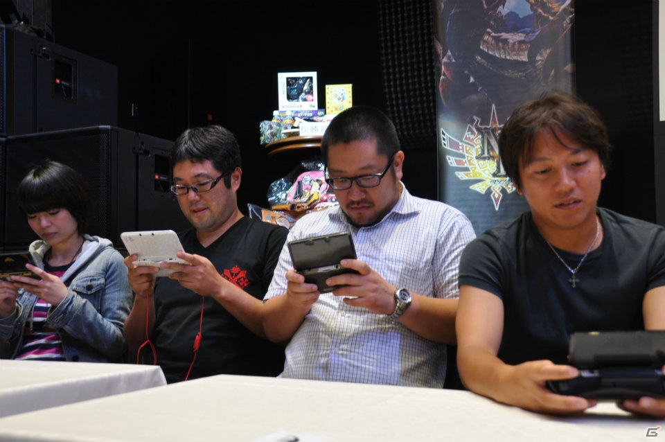 2人の武器選択で討伐の難易度も変わる！？操虫棍の未熟で恥ずかしい操作を会場モニターで披露…Gamer編集部は11位…。3DS「モンスターハンター4」メディア対抗ゲーム大会レポートの画像52