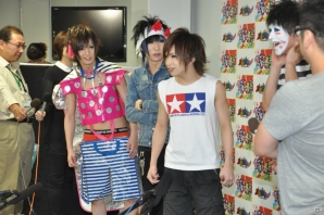 TGS2013から勃発したカプコンVSゴールデンボンバーの「オトレンジャー」盗作疑惑騒動がついに決着！本日からはPR大使としてゲームを応援！？の画像9