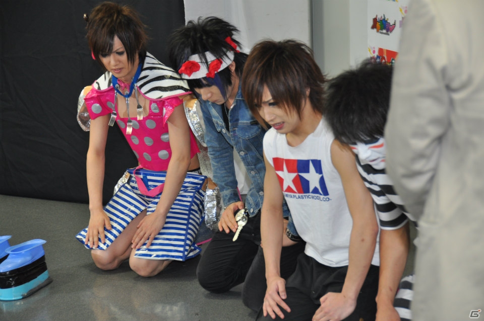 TGS2013から勃発したカプコンVSゴールデンボンバーの「オトレンジャー」盗作疑惑騒動がついに決着！本日からはPR大使としてゲームを応援！？の画像22