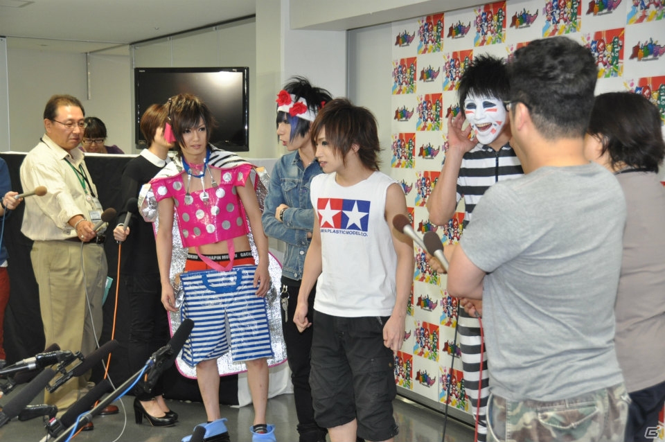 TGS2013から勃発したカプコンVSゴールデンボンバーの「オトレンジャー」盗作疑惑騒動がついに決着！本日からはPR大使としてゲームを応援！？の画像8