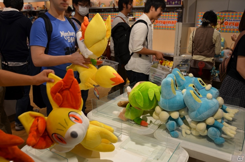 3DS「ポケットモンスター X・Y」がついに発売！たくさんのファンでにぎわったポケモンセンタートウキョーの様子を紹介の画像5