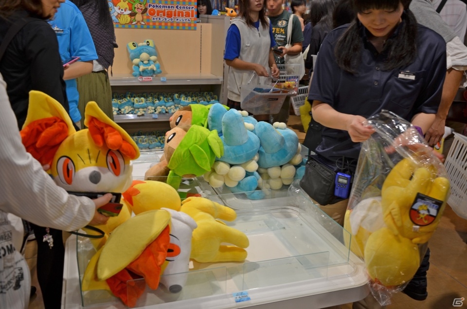 3DS「ポケットモンスター X・Y」がついに発売！たくさんのファンでにぎわったポケモンセンタートウキョーの様子を紹介の画像6