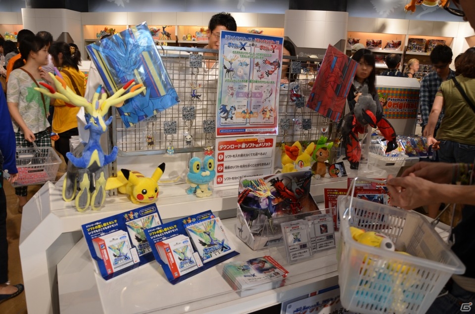 3DS「ポケットモンスター X・Y」がついに発売！たくさんのファンでにぎわったポケモンセンタートウキョーの様子を紹介の画像7