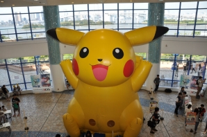 大きなピカチュウバルーンがお出迎え！メガバシャーモとの対戦コーナーやハリマロンとの記念撮影もできたぞ！3DS「ポケットモンスター X・Y」発売記念イベントレポートの画像20