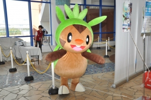 大きなピカチュウバルーンがお出迎え！メガバシャーモとの対戦コーナーやハリマロンとの記念撮影もできたぞ！3DS「ポケットモンスター X・Y」発売記念イベントレポートの画像6