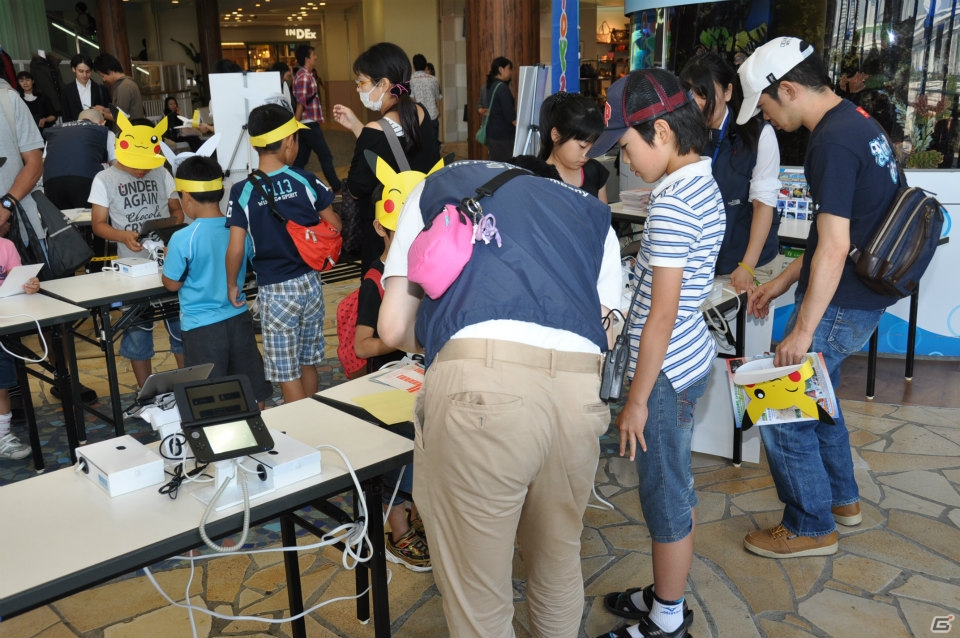 大きなピカチュウバルーンがお出迎え！メガバシャーモとの対戦コーナーやハリマロンとの記念撮影もできたぞ！3DS「ポケットモンスター X・Y」発売記念イベントレポートの画像26