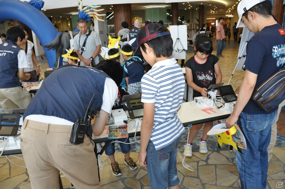 大きなピカチュウバルーンがお出迎え！メガバシャーモとの対戦コーナーやハリマロンとの記念撮影もできたぞ！3DS「ポケットモンスター X・Y」発売記念イベントレポートの画像27