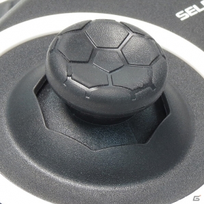 サッカーゲームの操作性に特化した特殊仕様のPS3用コントローラ「ファンタジスタ for PlayStaton3 ブラック/ホワイト」が11月に発売予定の画像3